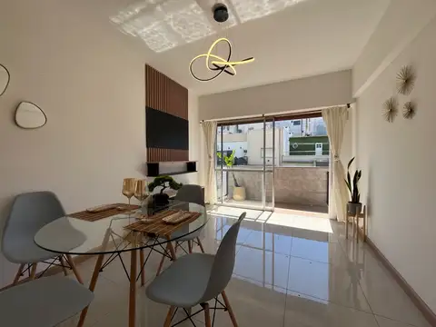 2 ambiente con balcón saliente