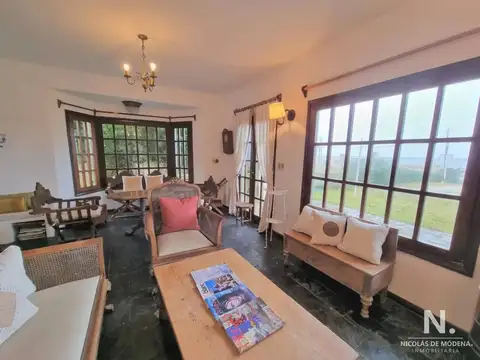 Casa 6 ambientes con 2 baños