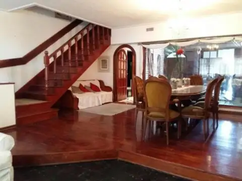 Casa en Venta con 5 cocheras