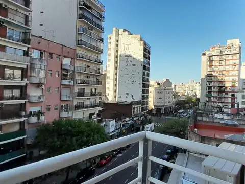 VENTA DEPARTAMENTO 4 AMBIENTES AL FRENTE AMENITIES COCHERA BAULERA EN ALMAGRO