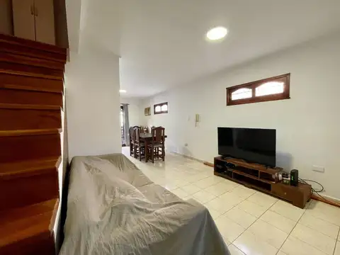 Depto Tipo Casa en Venta con 1 cocheras