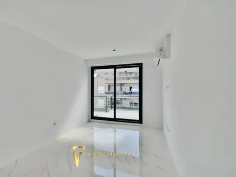 Departamento 3 ambientes a estrenar, baño en suite, balcón, frente. Villa Luro