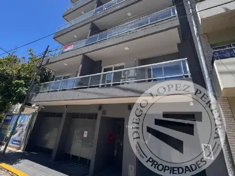 AMPLIO MONOAMBIENTE AL FRENTE EN GRAN UBICACÍÓN DE V URQUIZA
