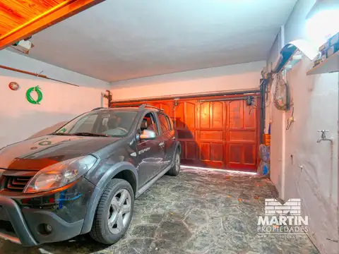 Casa en venta Martinez 5 ambientes con jardín y pileta.