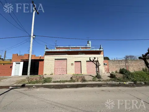 Venta casa 4 ambientes con local y patio en San Francisco Solano