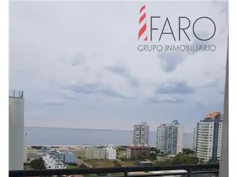 Penthouse en alquiler a metros de playa brava