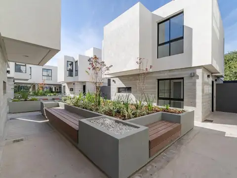 Dúplex de 2 dormitorios y medio en alquiler en Housing Cerrado - Poeta Lugones
