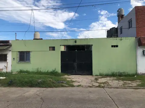 Stud de 10 boxes con vivienda sobre lote de 12 m. x 26,29 m.  Zona Hipódromo 