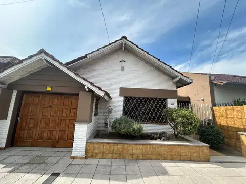 CASA 4 AMBIENTES S/ LOTE  375 m2 - CBIERTOS 170 m2