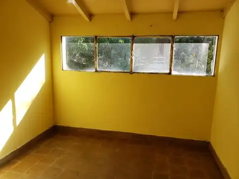 Casa 4 ambientes con 1 baño