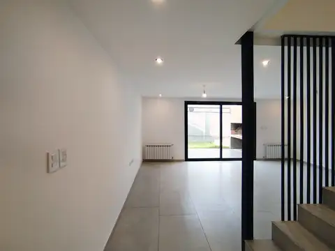 Casa en Alquiler con 1 cochera