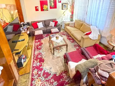 Casa 5 ambientes con 4 baños