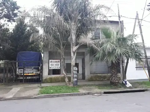 Casa  en Venta ubicado en Castelar, Morón, G.B.A. Zona Oeste - AMA0074_LP545143_8