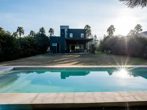 Casa en Venta con 2 cocheras