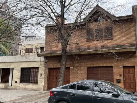 Venta Casa Saavedra con quincho, patio, terraza y garage