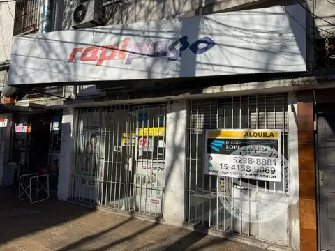 Local sobre Ugarte y frente vidriado , sin expensas!