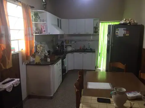 VENTA CASA 3 AMBIENTES CON GALPON + DPTO 2 AMBIENTES