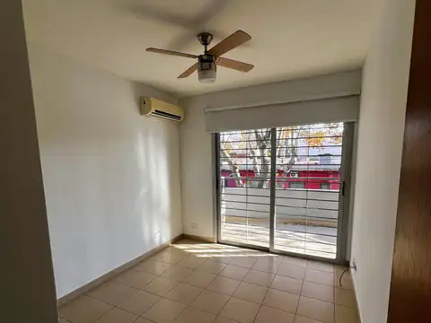 independencia 100, Piso 1