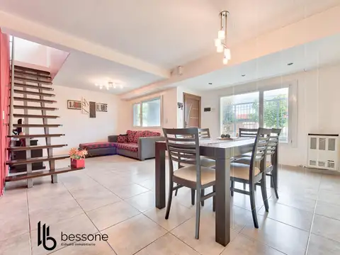 Casa 4 ambientes con 2 baños