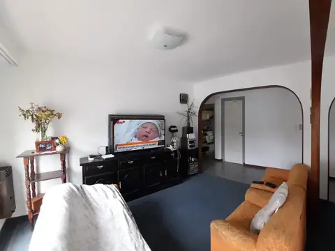 Departamento 6 ambientes con 2 baños