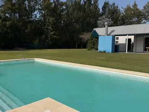 Casa 6 ambientes con 2 baños