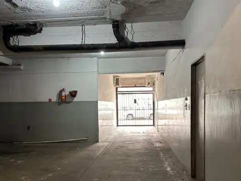 VENTA COCHERA PLANTA BAJA OLIVOS. METROS AV. MAIPU