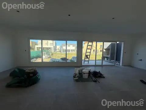 Casa 4 ambientes con 2 baños