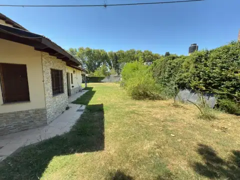 Casa 4 ambientes con 2 baños