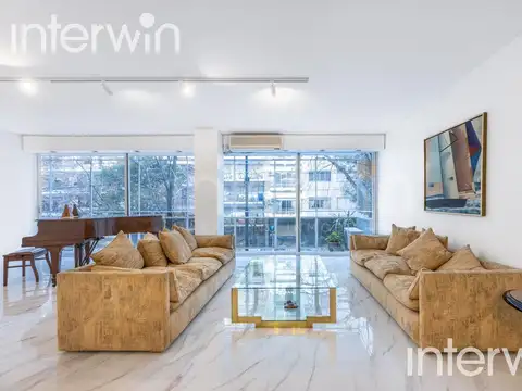 Piso- 5 Ambientes con 2 Cocheras, totalmente reciclado en La Isla de Recoleta.