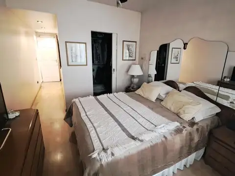 Vivienda multifamiliar con casa de 3 ambientes  y casa de 4 ambientes con cochera y quincho
