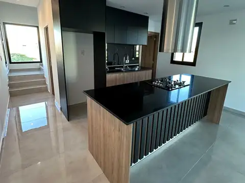 Casa 4 ambientes con 3 baños