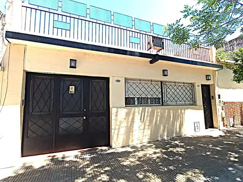 Departamento tipo casa en venta en Parque Avellaneda