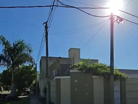 CASA EN VENTA – BARRIO VIAL (ESQUINA)