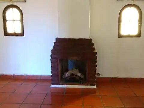 Casa 4 dormitorios con patio y parrillero en barrio Belgrano