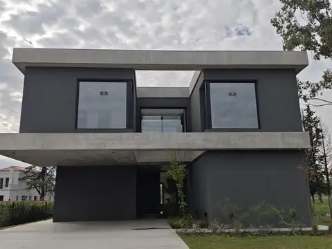 Casa 7 ambientes con 3 baños