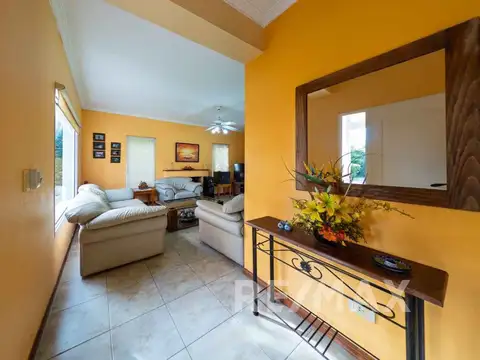 Casa 5 ambientes con 3 baños