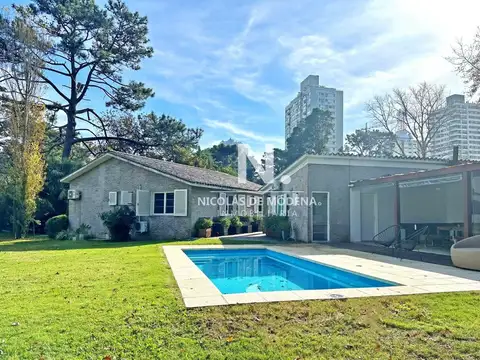 Venta de casa de 4 dormitorios en Mansa, Punta del Este.