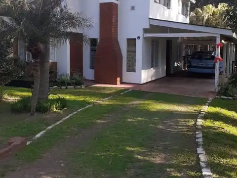 Casa en venta de 3 dormitorios apto credito  c/ cochera en Loma Verde