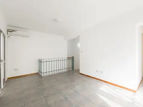 Depto Tipo Casa 3 ambientes con 2 baños
