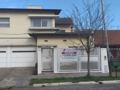MAGNIFICA CASA EN DOS PLANTAS CON QUINCHO Y PISCINA (RETASADA), SE ACEPTA PERMUTA.