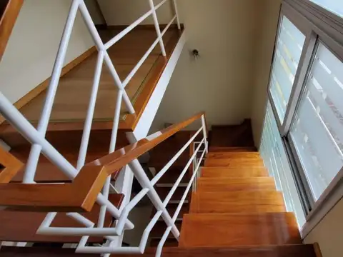 MAGNIFICA CASA EN DOS PLANTAS CON QUINCHO Y PISCINA (RETASADA), SE ACEPTA PERMUTA.