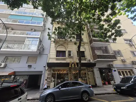 LOCAL MAS TRES PISOS DE OFICINAS/VIVIENDA EN BALVANERA