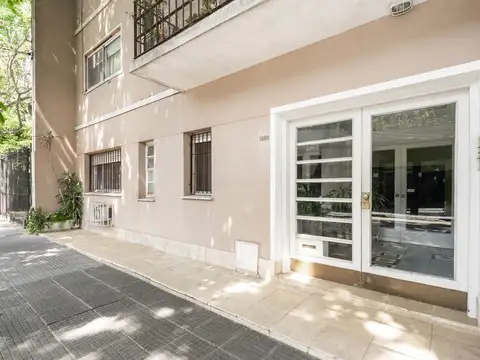 La Lucila. 3 ambientes, segundo piso por escalera.