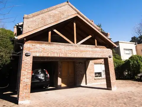 Casa en Venta con 2 cocheras