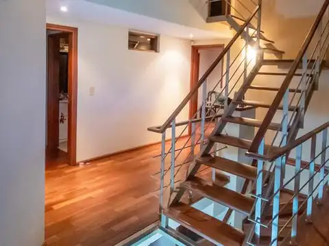 Casa 8 ambientes con 4 baños