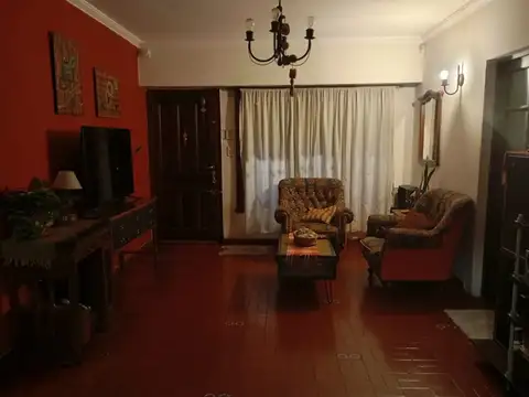 VENTA CASA C/PARQUE, QUINCHO Y DPTO INDEPENDIENTE