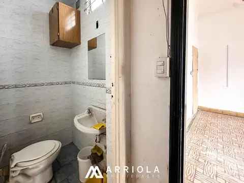 Local en  Moreno y Olazabal. A la calle. SIN EXPENSAS.