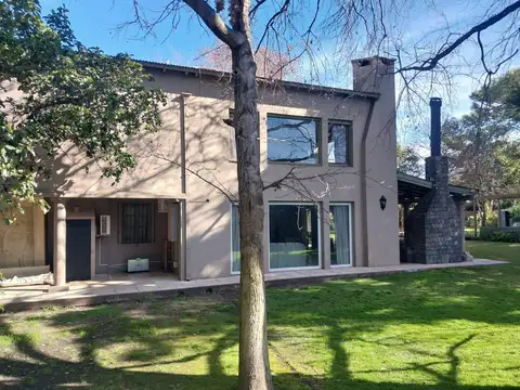 Casa en Venta con 4 cocheras