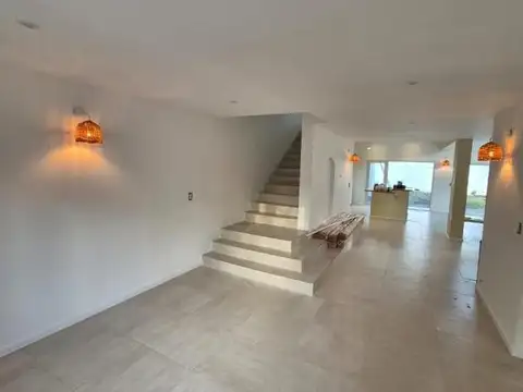 Casa en Venta en Los Pinares, USD 260.000