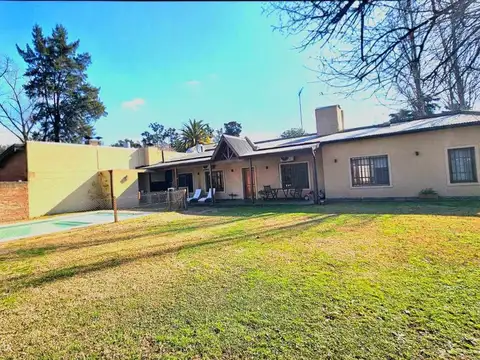 Casa en Venta con 3 cocheras